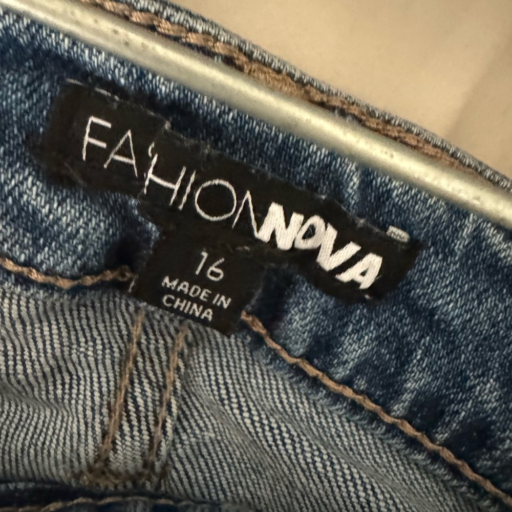 City Queen High Waist Flip Cuff Denim Shorts - Light Blue Wash - Picture 6 of 6